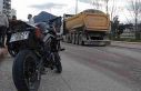 Okul dönüşü kamyon ile çarpışan motosikletteki...