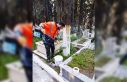 Edremit Belediyesi bayram öncesi mezarlıklarda bakım...