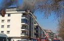 Salihli’de 4 katlı bina alevlere teslim oldu