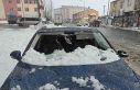 Üzerine çatıdan kar kütlesi düşen otomobil kullanılamaz...