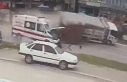 Vakaya giden ambulansın kaza anı kamerada: 1 ölü,...