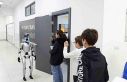 Bu ilçede sınava giren öğrencileri insansı robot...