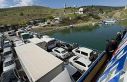 Elazığ-Pertek feribotunda metrelerce kuyruk oluştu