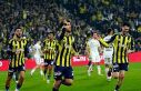 Fenerbahçe, ligin son virajına derbi galibiyetiyle...