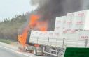 Seyir halindeki tır alevlere teslim oldu