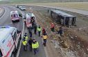 Virajı alamayan otobüs şarampole devrildi: 23 yaralı