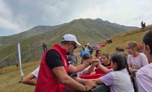 Oyun ve eğlenceyi yayla çocuklarının ayağına getirdiler