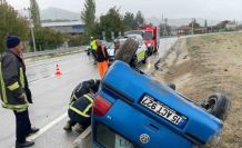Burdur’da otomobil devrildi, sıkışan sürücüyü itfaiye kurtardı