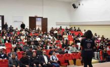 Üniversite öğrencileri uyuşturucuya karşı bilinçlendi