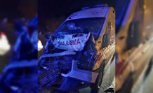 Bitlis’te ambulans mandaya çarptı