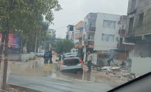 Dolgu yolda mahsur kaldı