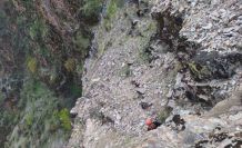 Kayalıklarda mahsur kalan keçiler kurtarıldı