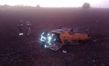 Kırıkhan’da otomobil tarlaya uçtu