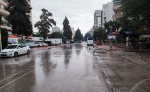 Meteorolojinin kuvvetli yağış uyarısı yaptığı Adana’da yağmur başladı