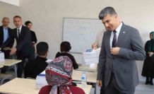 Akdeniz Belediyesinden gençlere kaynak kitap desteği