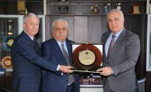 Alanya’nın vergi rekortmenlerine plaket