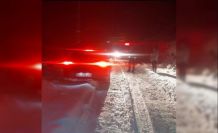 Bağ evine gitmek isterken mahsur kalan 2 şahsın yardımına polis yetişti