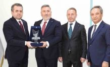 DAİMFED’den hastaneye 15 konteyner medikal ve sarf malzemesi desteği