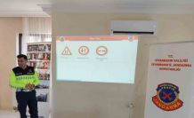 Diyarbakır’da trafik ekipleri emniyet kemeri takmanın önemini anlattı