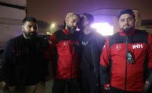 Evladını bulan arama kurtarma görevlisinin alnından öpen baba: "Oğluma bunu yapan caninin en ağır cezayı almasını istiyorum"