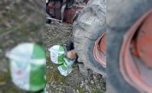 Kontrol etmek istediği traktörünün altında kalan yaşlı adam yaralandı