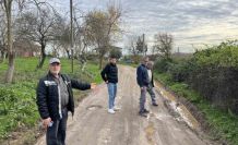 Mahallenin yıllardır süren yol çilesi vatandaşı isyan ettirdi