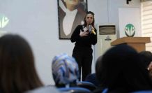 Otizmli yazar ebeveynlerle buluşarak otizmi anlattı