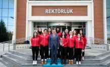 Rektör Kaplancıklı, başarılı sporcularla bir araya geldi