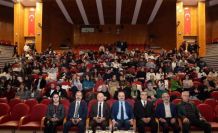 TEDXATATÜRKUNİVERSİTY "Perde" temasıyla katılımcılarla buluştu