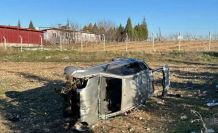 Uşak’ta otomobil tarlaya devrildi: 1’i bebek 5 yaralı