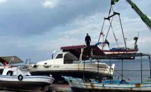 Dikili’de balıkçı tekneleri fırtınaya karşı karaya alındı