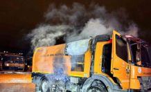 Karayolları’na ait kamyon alevlere teslim oldu