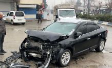 Siirt’te otomobil refüje çarptı: 2 yaralı