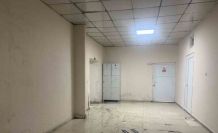 Tavanından sular akan hastanede koridorlar çamurla kaplandı