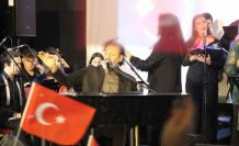 Yücel Arzen Hacıoğulları Amasya’da öğrencilerle sahne aldı