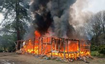 Hasır ev alevlere teslim oldu