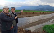 Ödemiş’te baraj tahliye suyu sel oldu, geçtiği tarlaları küçülttü