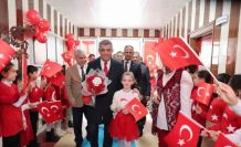 Yeni döneme ay-yıldızlı bayrakla başladılar