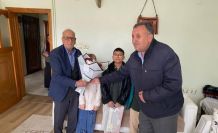 Diyarbakır’da öğrenciler, emekli öğretmenleri unutmadı