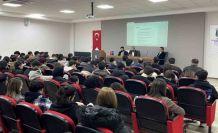 Kamu ve sektör temsilcileri tecrübelerini öğrencilerle paylaştı