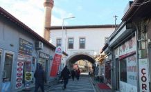 Burhaniye’de altından yol geçen Hanay cami ilgi odağı oldu