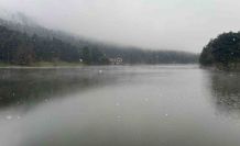 Gölcük’te kar yağışı ve sis etkili oldu