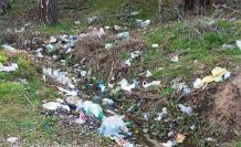 Hisarcık’ta çeşmenin çevresi çöplüğe döndü