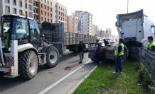 Malatya’da çekici refüje çıktı, trafik kilitlendi