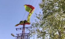 Osmaniye’de yamaç paraşütü pilotu iniş sırasında elektrik tellerine takıldı