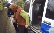 Yağmurda zor anlar yaşayan vatandaşa zabıtadan şefkat eli