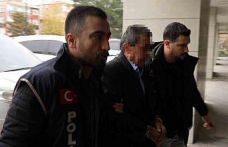 Avukatlık bürosunda bir kadını öldürüp gelinini ağır yaralayan kayınpeder tutuklandı