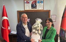 Emekli olan 38 yıllık öğretmene duygusal veda