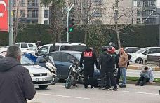 Balıkesir’de otomobil, motosiklete çarptı; 1 yaralı