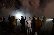 Gümüşhane’de yangın sonrası ekipler çalışırken ahşap ev çöktü